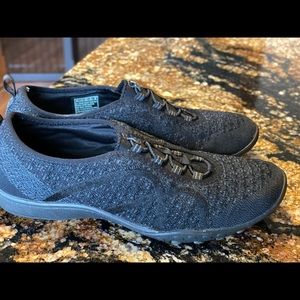 Women’s black Skechers size 8 1/2